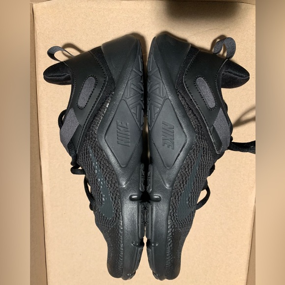 Nike Women’s training shoe Black sz 8 New w/out tags - Picture 5 of 9